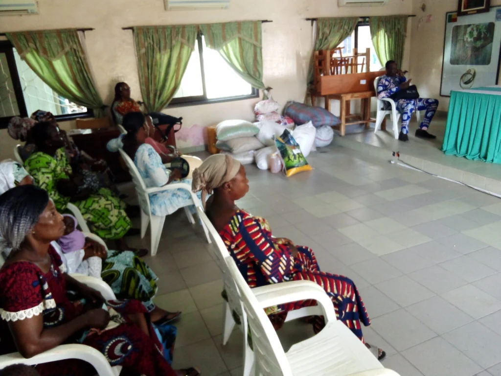 Autonomisation financière des femmes — Remise de dons aux commerçantes de Cotonou