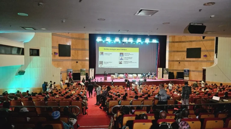 Photo-salle-devant